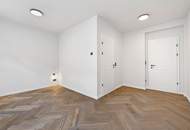 Altbau-Erstbezug mit hofseitigem Balkon im 2. Liftstock einer sanierten Liegenschaft! Fernwärme!