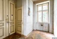 Sanierungsbedürftige Altbauwohnung in prachtvollem Jahrhundertwendehaus | Hofseitiges Schlafzimmer | Nähe Stadthalle, Vogelweidpark, Lugner City