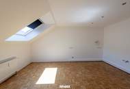 Dachgeschosswohnung mit Loggia und herrlichem Bergblick !