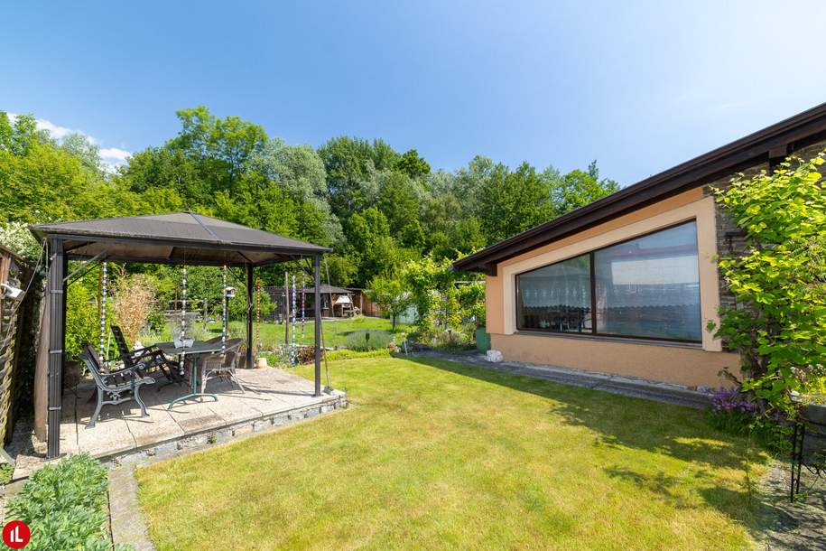 Bungalow mit traumhafter Grünoase, | 1043m² Grundstück | Werkstatt | Wellnessbereich | Wohnen, Entspannen und Genießen in bester Grünruhelage!, Haus-kauf, 580.000,€, 2440 Bruck an der Leitha