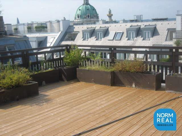 Dachgeschoß mit großer Terrasse
