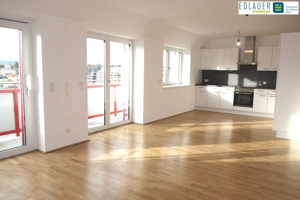 Moderne Dachgeschosswohnung mit Balkon - Generalsanierung 2019!