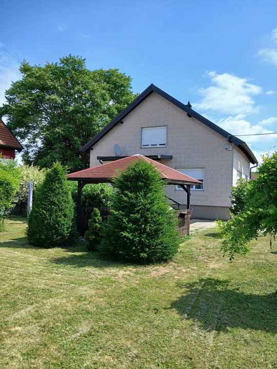 LIEBEVOLLES STADTHAUS MIT HERRLICHEM, RUHIGEN GARTEN SAMT LAUBE UND BESTER INFRASTRUKTUR DER STADT STOCKERAU