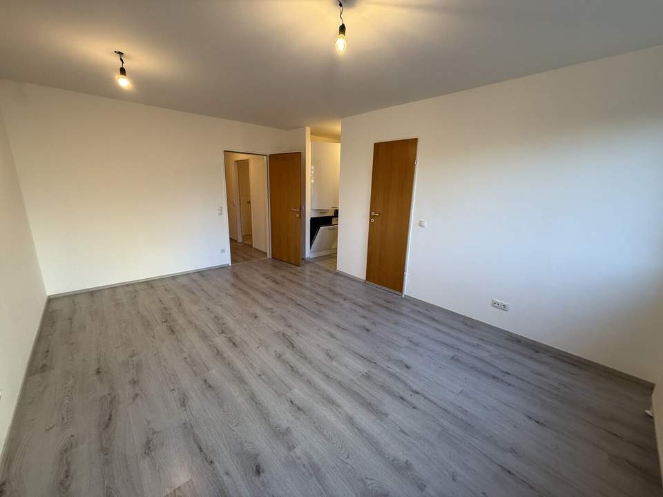 Rendite ca. 4,37% ! Helles 1,5 Zimmer Eigentum! Befristet vermietet!