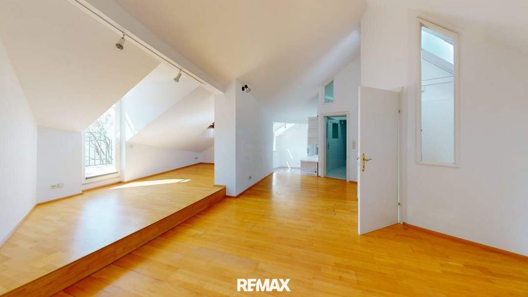 1-Zimmer-DG-Wohnung mit hofseitiger Terrasse direkt auf der Währinger Straße