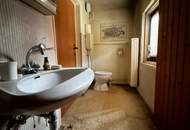 Attraktives Baugrundstück mit sanierungsbedürftigem Haus – Perfekt für Bauträger