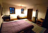 Historischer Dreiseithof in Weißenalbern mit Nebengebäuden und Entwicklungspotenzial