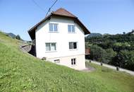 Gemütliches Ein-/Zweifamilienhaus mit 9 Zimmern und Garage auf 805 m² Hanggrund