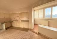 HERRLICHER FERNBLICK vom 7. STOCK! Wohnung mit LOGGIA zu SANIEREN!