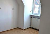 Ruhige, zentral gelegene Wohnung im Dachgeschoss mit Autoabstellplatz