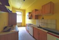 Sanierungsbedürftige Drei-Zimmer-Wohnung direkt an der U3