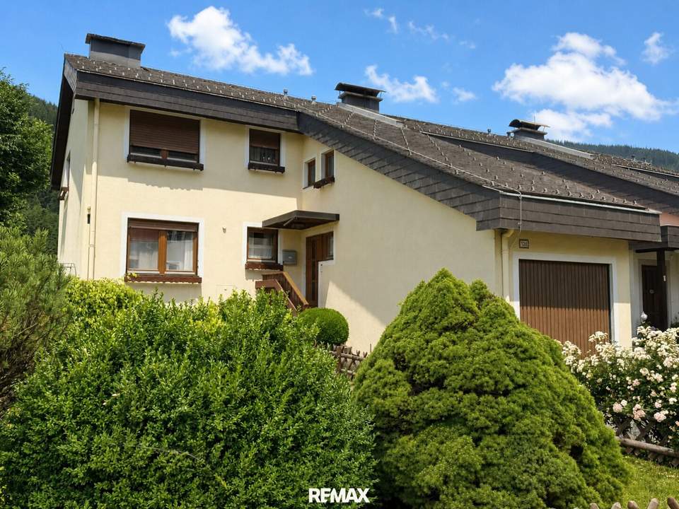 Charmantes Reihenhaus in ruhiger Wohnlage mit 118,70 m² Wohnfläche, voll unterkellert, incl. Garage und traumhaftem Bergblick