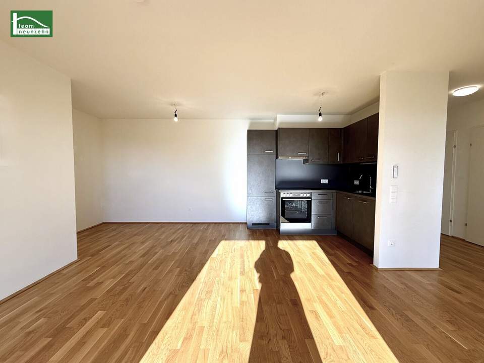 Wohnen am Laaer Berg – Stilvolle 2-Zimmer-Wohnung mit Einbauküche und Freifläche!