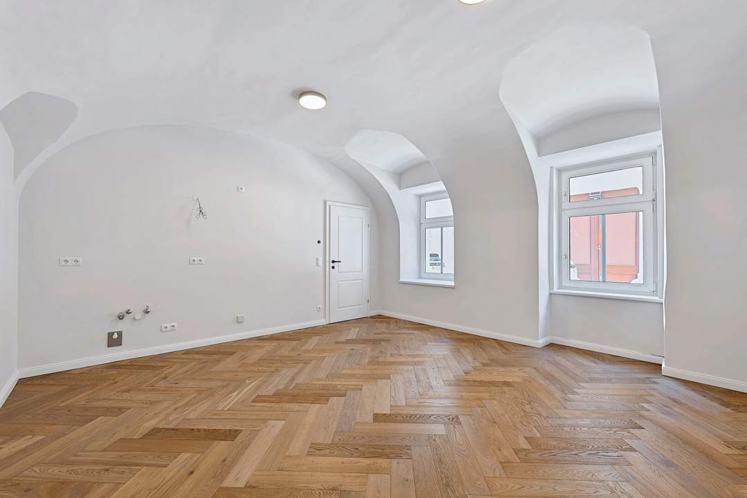 APARTMENT mit stilvoller Gewölbedecke und direktem Straßenzugang