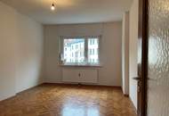 ZENTRAL GELEGEN MIT LOGGIA