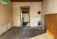 Begehrte Stadtwohnung (sanierungsbedürftig) im traumhaften Gründerzeithaus - Einkaufsmeile "Mariahilfer Straße" ums Eck - U-Bahn U3