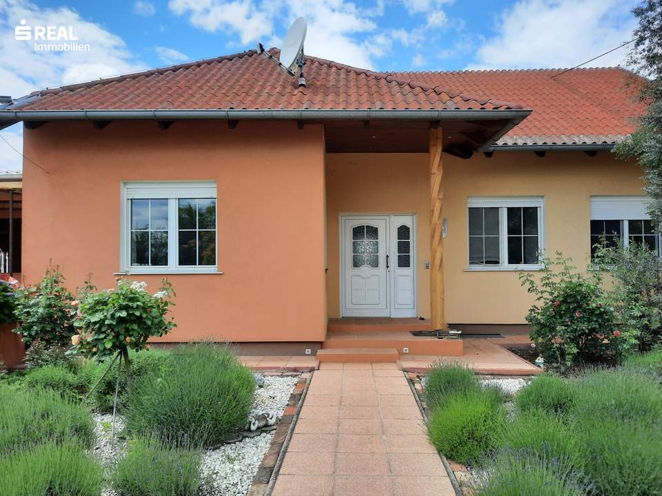 Charmantes Einfamilienhaus mit großem Garten, Keller und Pool - Grundstücksteilung möglich!
