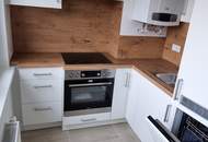 MIETE! Komplett renovierte Zwei-Zimmerwohnung mit sonniger Loggia!