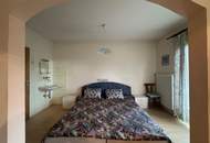 Ehemalige Pension mit viel Platz für mehrere Wohneinheiten in Greinbach-Penzendorf