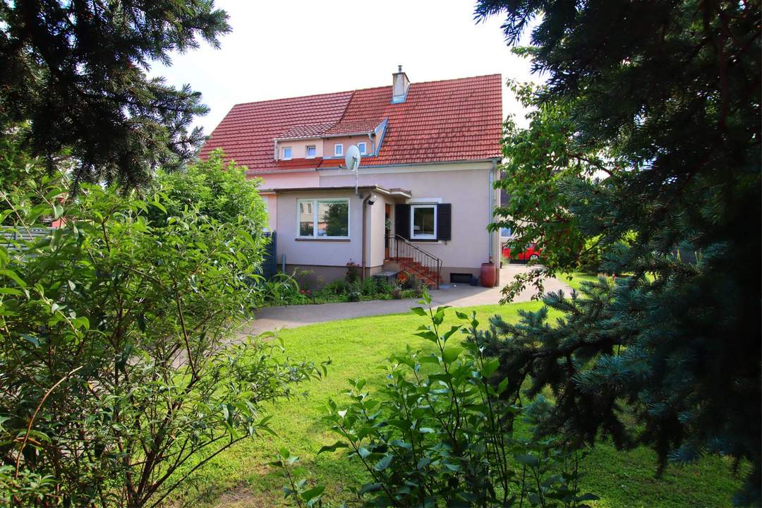 Großer Garten und Blick auf den Anninger - Entzückende Doppelhaushälfte in ruhiger Siedlungslage in Traiskirchen!