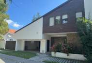 "Einfamilienhaus mit 1110m² Grund mitten im Ort!"