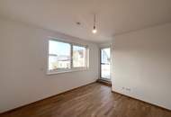 Erstbezug !! Traumhafte Doppelhaushälfte , Wohnkeller mit Garten und 2 Stellplätzen!