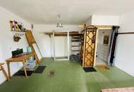 Entzückendes Einfamilienhaus mit Naturgarten, Nebengebäude und Carport