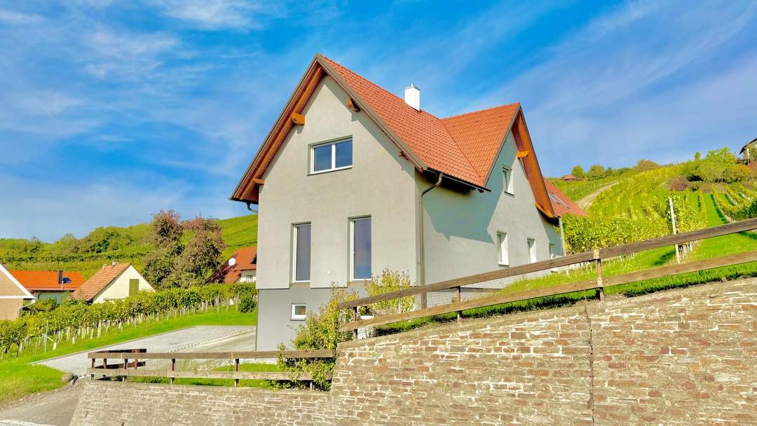 2-Zimmer Wohnung mit traumhaften Panoramablick inmitten der Weinberge von Klöch - Erstbezug!