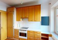 Sonnige Etagenwohnung mit Balkon und Parkplatz !