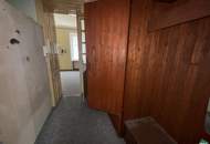 Wohnung mit Potential: Sanierungsbedürftige 2-Zimmer Wohnung nahe Augarten