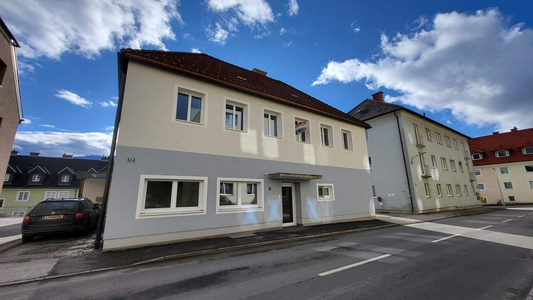 Dachgeschoß-Wohnung in Zentrumslage zum SELBSTAUSBAU