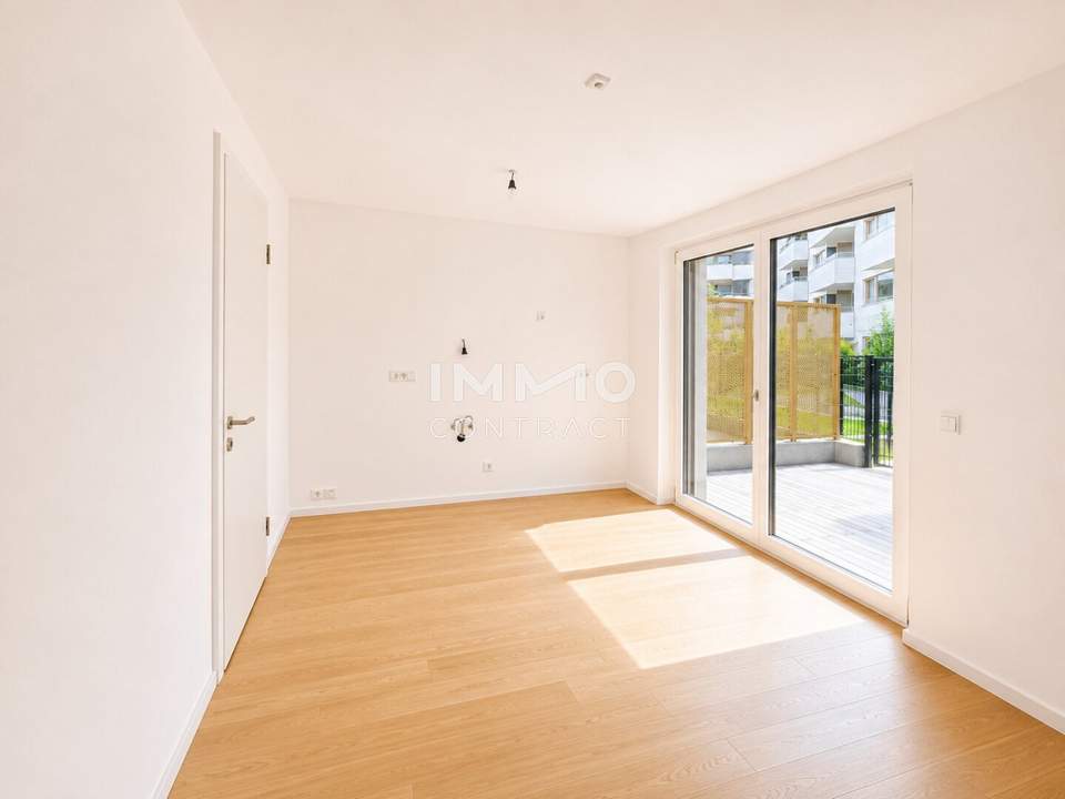 Directly at the main train station: Big 4-room apartment commission-free