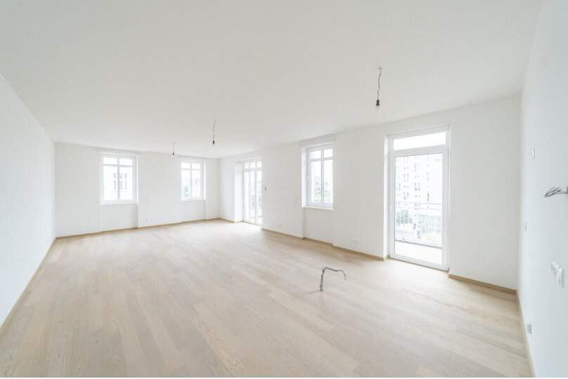 Modern gestaltete Altbauwohnung mit großzügigem Wohnbereich und südseitigen Außenflächen