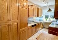 Zentral gelegenes Ein- bis Zweifamilienhaus mit großem Garten und Doppelgarage!