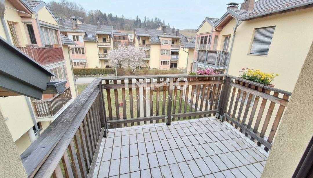 Sehr gepflegte und möblierte Eigentumswohnung im Dachgeschoss mit Balkon - Stadtrand von Waidhofen an der Ybbs