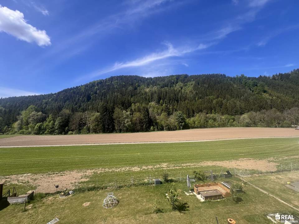 Wohnen in traumhafter Ruhelage – gepflegte Dachgeschosswohnung mit Gartenanteil und herrlichem Bergblick in Wieting / Klein St. Paul