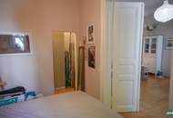 Ruhelage: Schöner 2-Zimmer-Altbau mit Blick in den grünen Hinterhof
