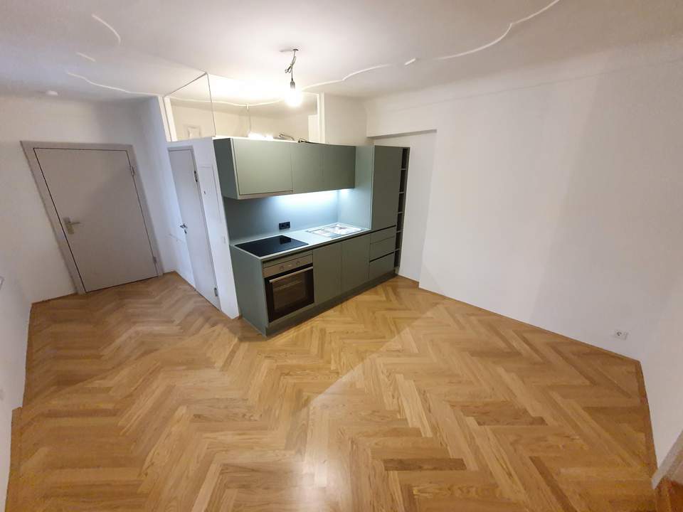 Charmante 2-Zimmer-Altbauwohnung mit Balkon in zentraler Lage