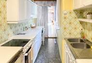 Traumgrund neben dem Wald mit sanierungsbedürftigem Althausbestand