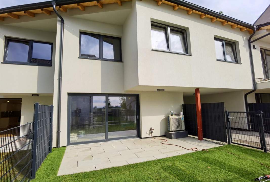 Modernes Reihenhaus mit 4 Zimmern und kleinem Garten in Schönau an der Triesting!