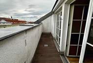 Tolle 3-Zimmer DG-Wohnung mit Balkon - teilweise hohe Räume im Altbau mit 1xSchlafzimmer in den Innenhof - WG geeignet