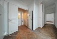 Renovierungsbedürftige 4,5-Zimmer Wohnung in zentraler Lage