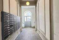 RUHIGES INNENHOF-ALTBAUJUWEL NÄHE MILLENNIUM CITY – ERSTBEZUG NACH DESIGN-SANIERUNG