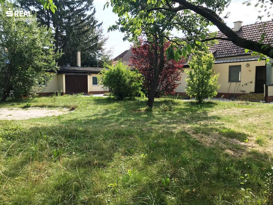 Seltenes Baugrundstück in sehr attraktiver Lage mit Altbestand