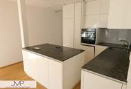 Sehr ruhige 3-Zimmer DG Wohnung, direkt an der Neubaugasse!