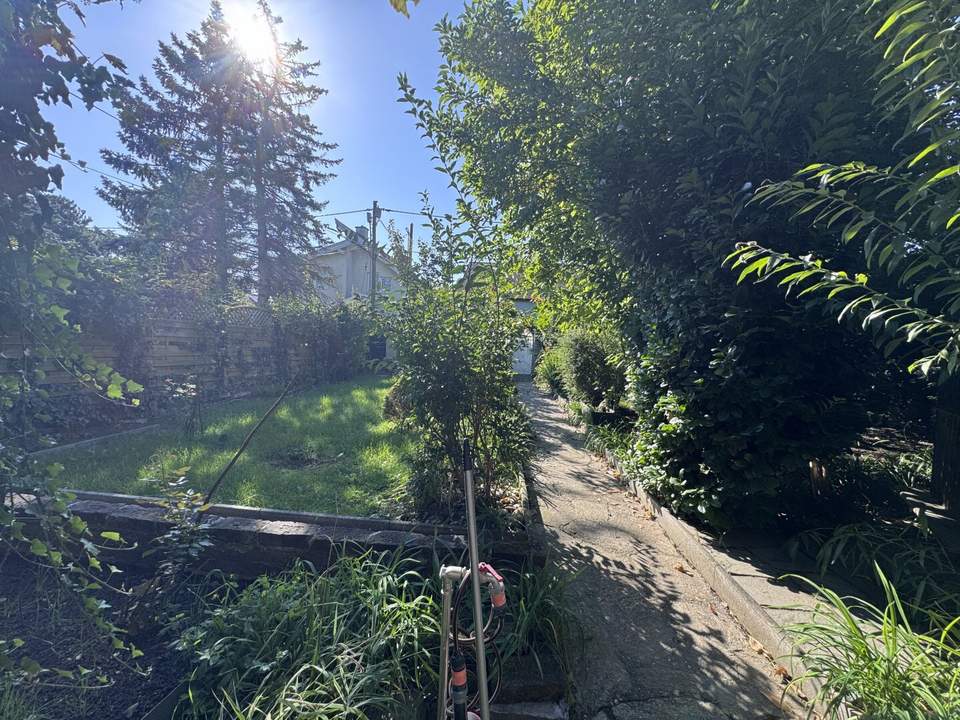 IHR RÜCKZUGSORT AN DER ALTEN DONAU - CHARMANTES HAUS AUF EIGENGRUND