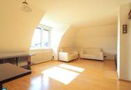 CHARMANTE 3-ZIMMER-DACHGESCHOSSWOHNUNG MIT DACHTERRASSE UND GRÜNBLICK