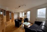 Lichtdurchflutete 2-Zimmer-Wohnung (möbliert) mit großer Terrasse im letzten Liftstock