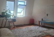 "Diese 5 Zimmer-Altbauwohnung mit sonniger Terrasse wartet genau auf SIE"