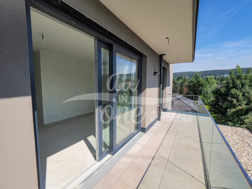 Ruhiges Neubau-Mini-Penthouse mit Blick ins Zentrum von Velden